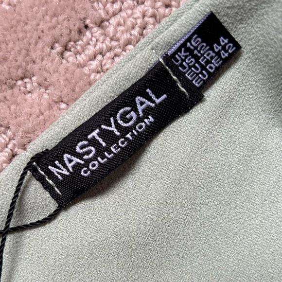 NWT Nasty Gal Green Plunging V-Neck Dress Size 12 US - Picture 4 of 9